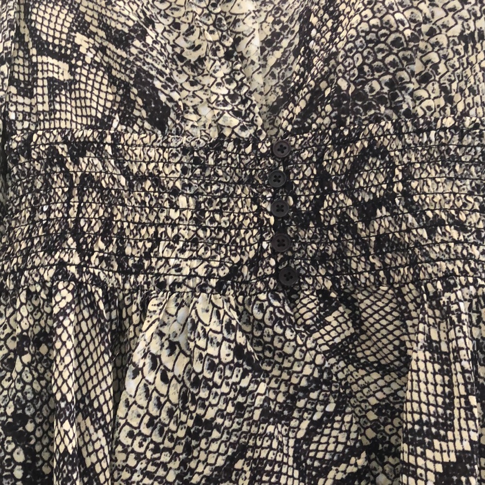 Last call 🫵🏽☎️☎️☎️Snake Print Duster